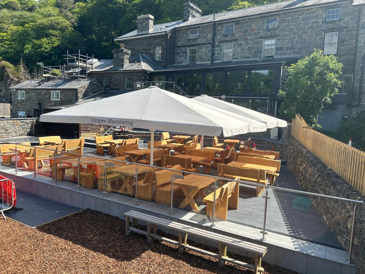 Grapes Hotel, Bar & Restaurant Snowdonia Nr Zip World Blaenau Ffestiniog Exterior foto